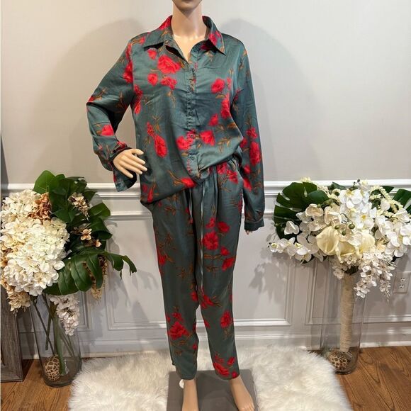 Pretty Little Thing Floral Button-Up Pajama Set - Picture 6 of 10